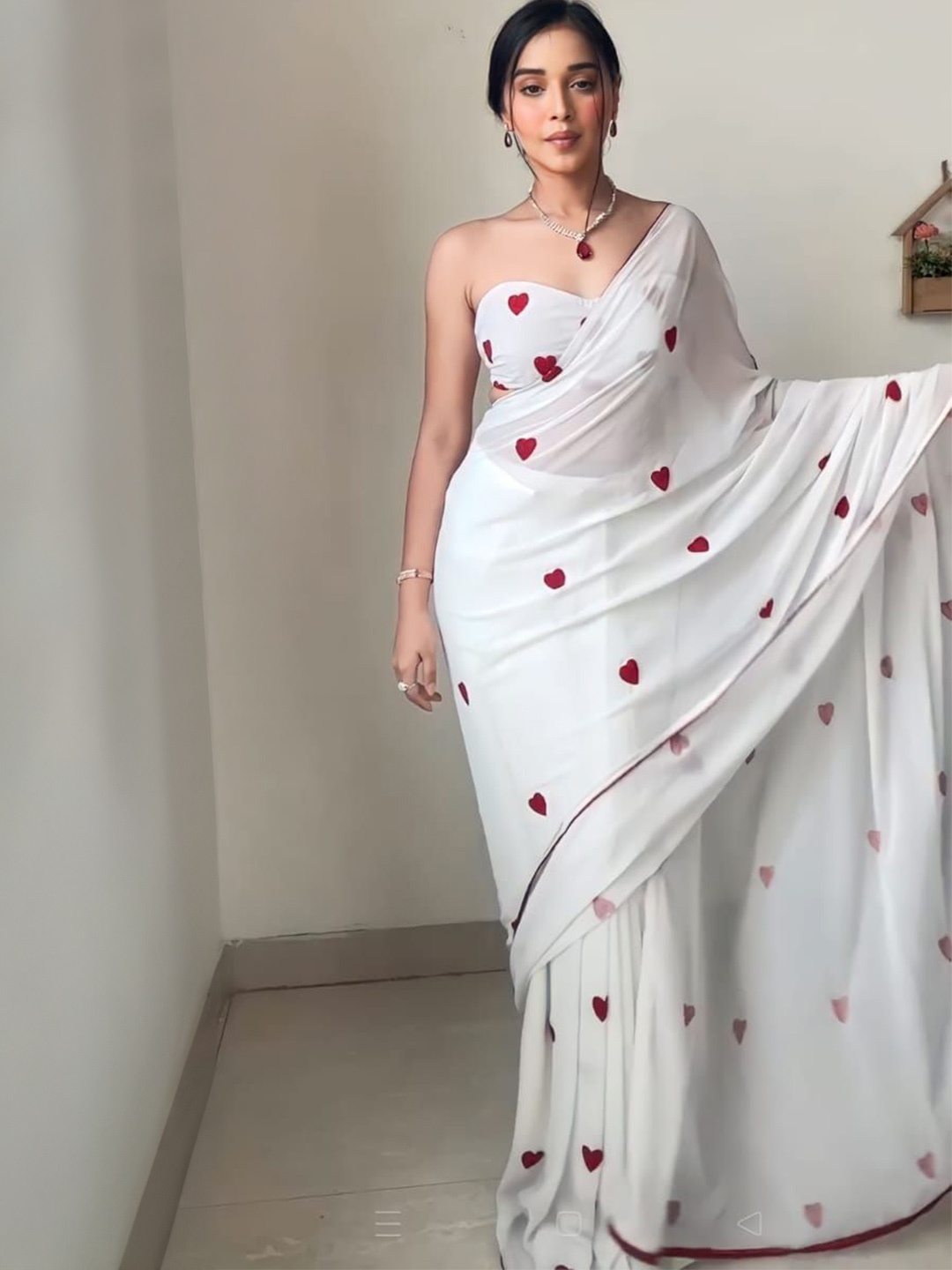 

HMP Fashion Printed Pure Georgette Ready to Wear Saree, White