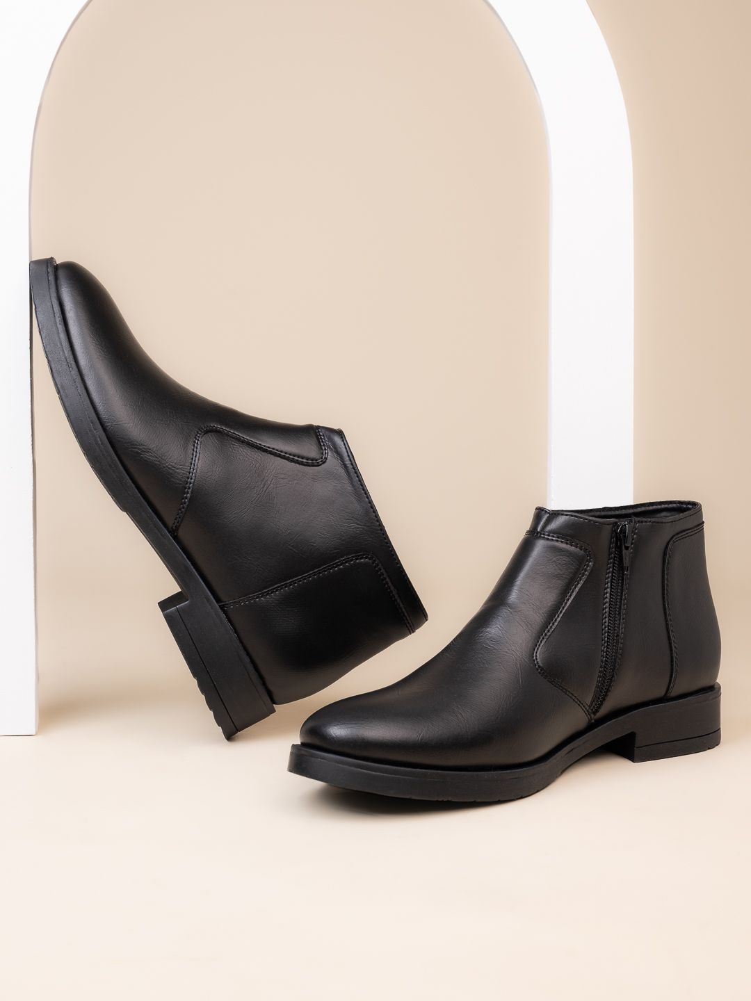 

The Roadster Lifestyle Co Men Block Heeled Ankle Boots, Black