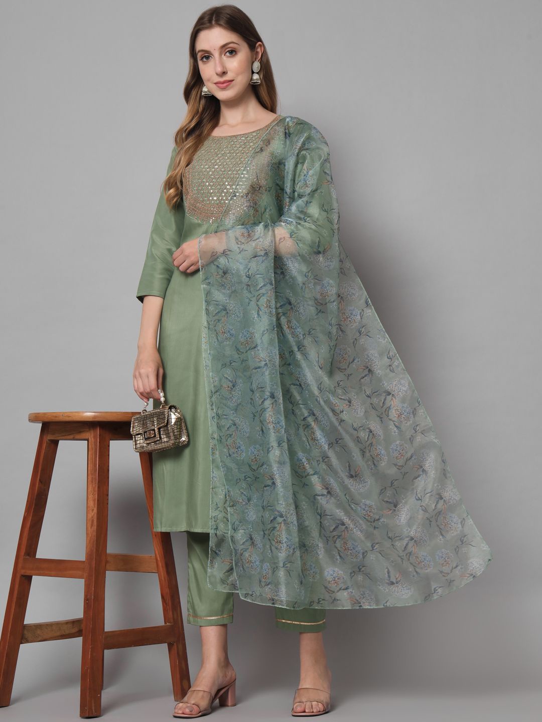 

VredeVogel Women Embroidered Regular Kurta with Trousers & With Dupatta, Green