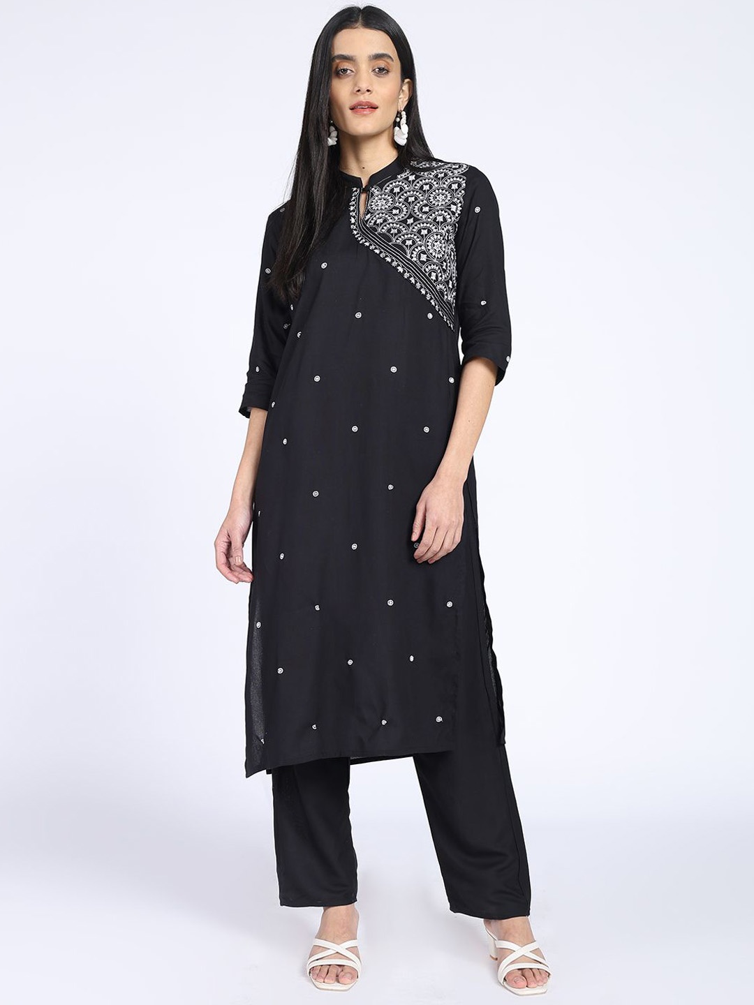 

Meena Bazaar Women Floral Embroidered Regular Kurta with Trousers, Black