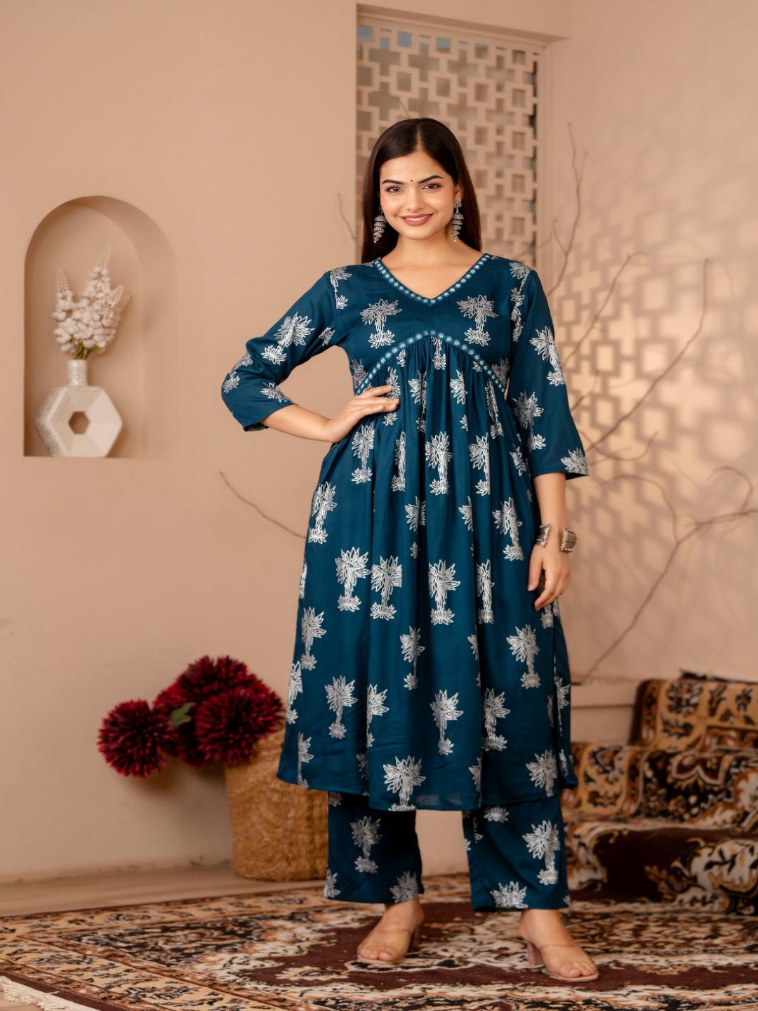 

ClothAura Women Floral Printed Empire Kurta with Trousers, Blue