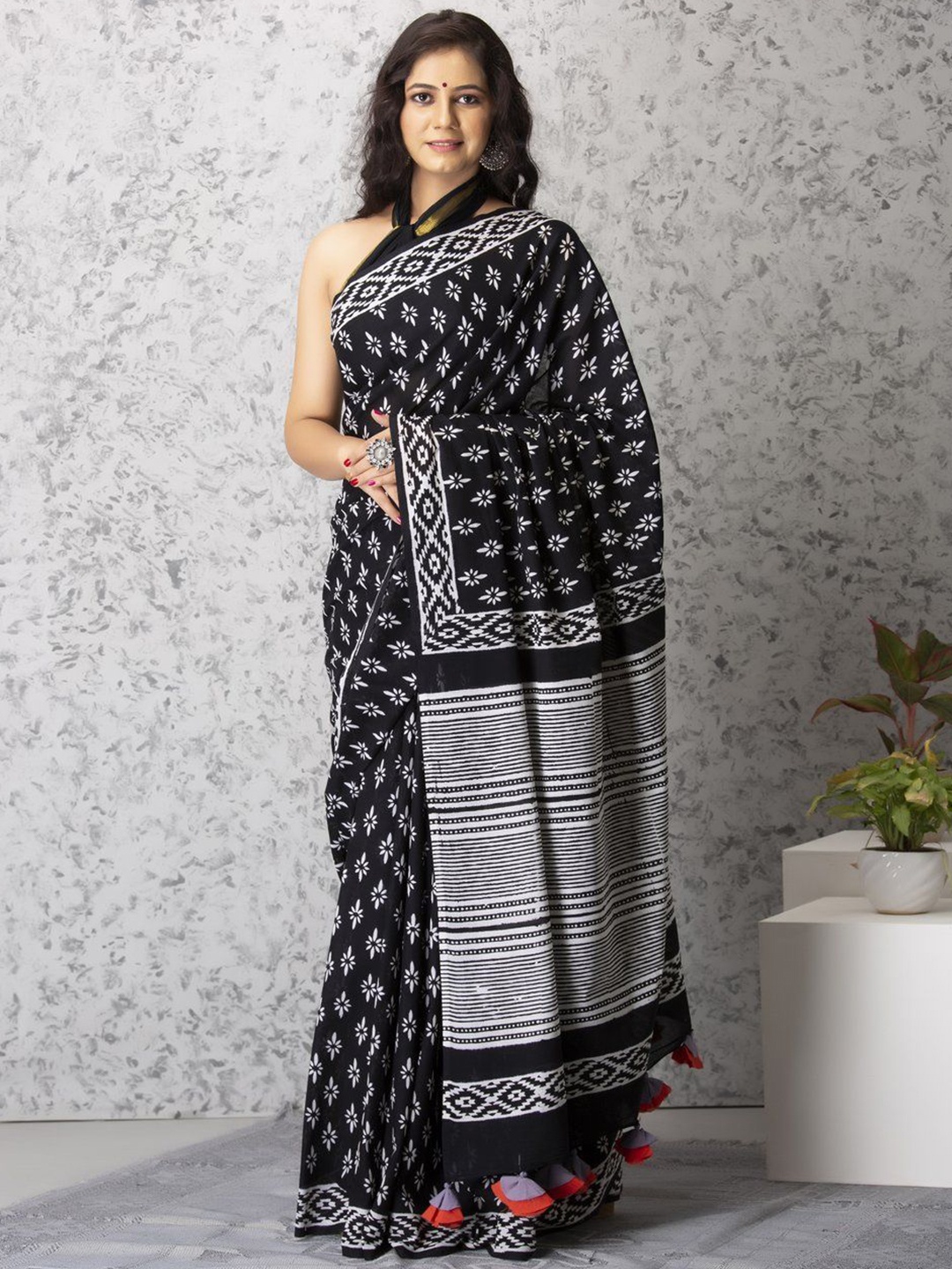 

Pinkcity Trade World Ethnic Motifs Printed Pure Cotton Block Print Saree, Black