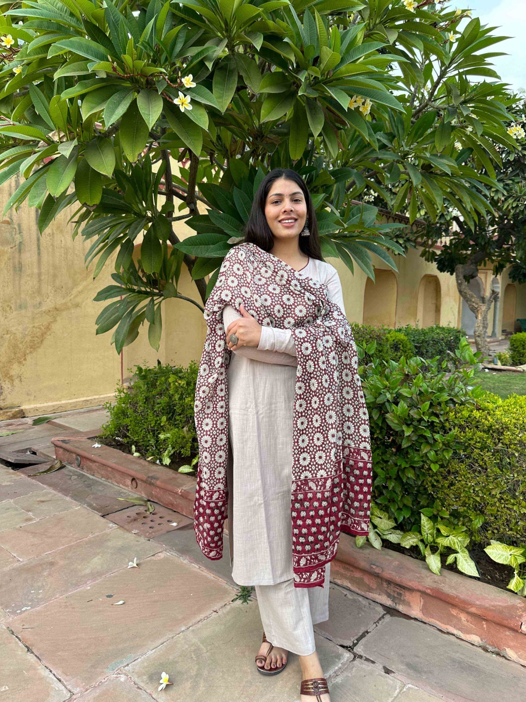 

JONAYA Women Regular Pure Cotton Kurta with Trousers & With Dupatta, Grey