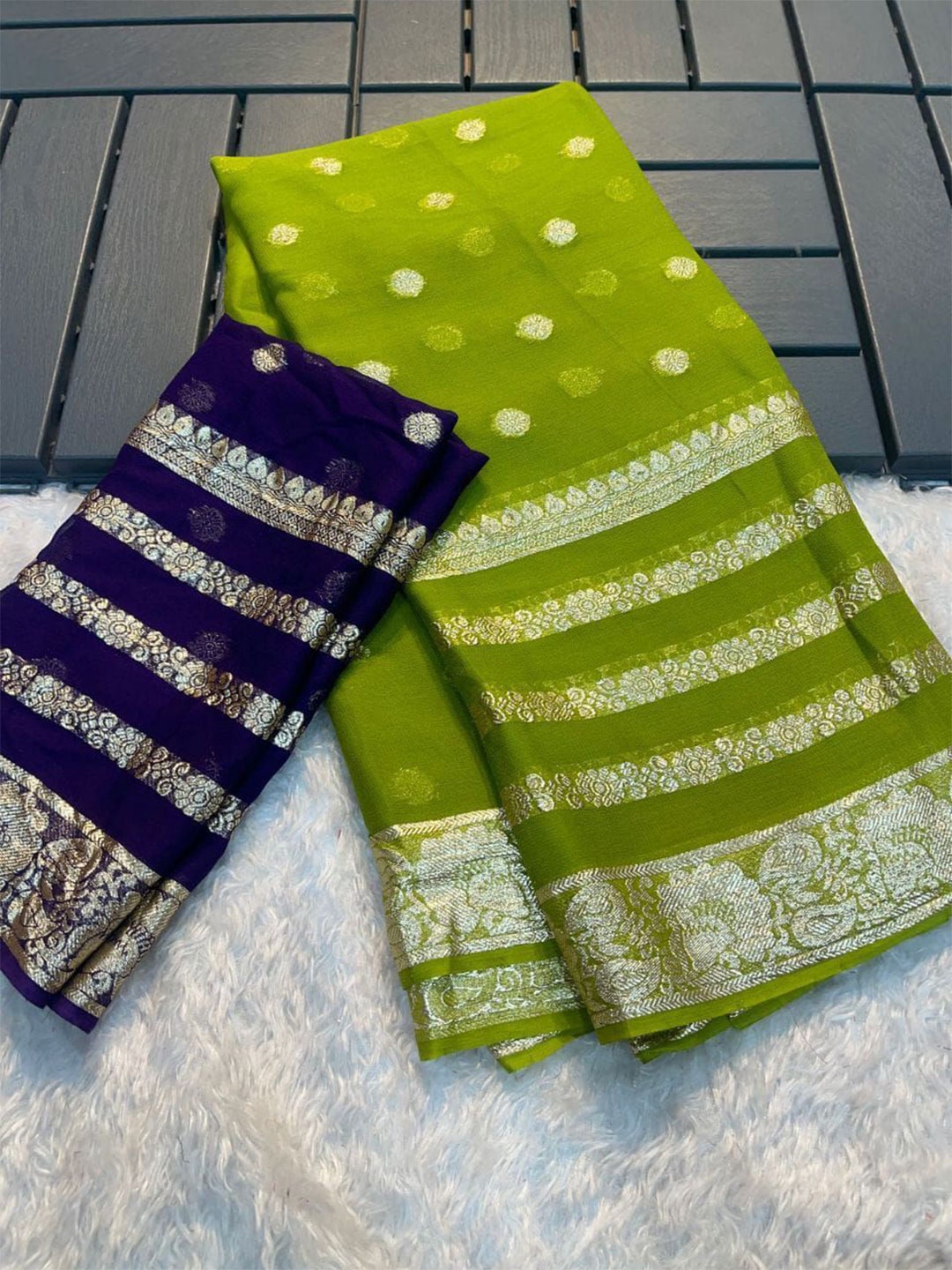 

PAYAL CREATION Polka Dot Zari Pure Georgette Saree, Green