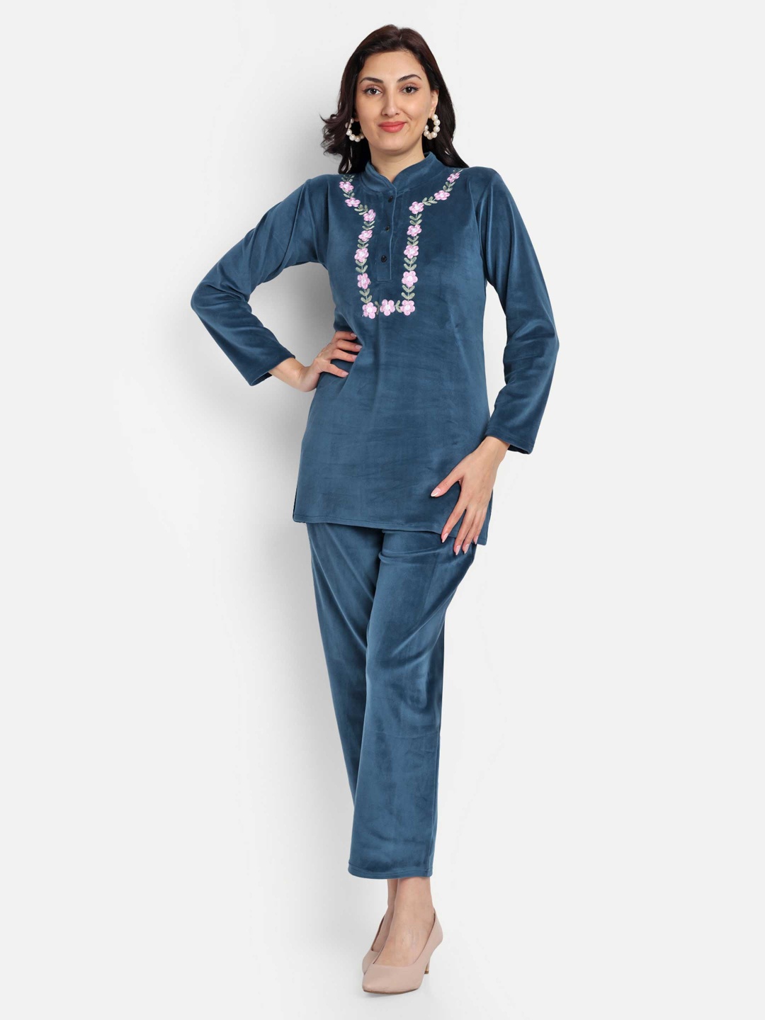 

FNOCKS Women Embroidered Regular Velvet Kurta with Palazzos, Blue