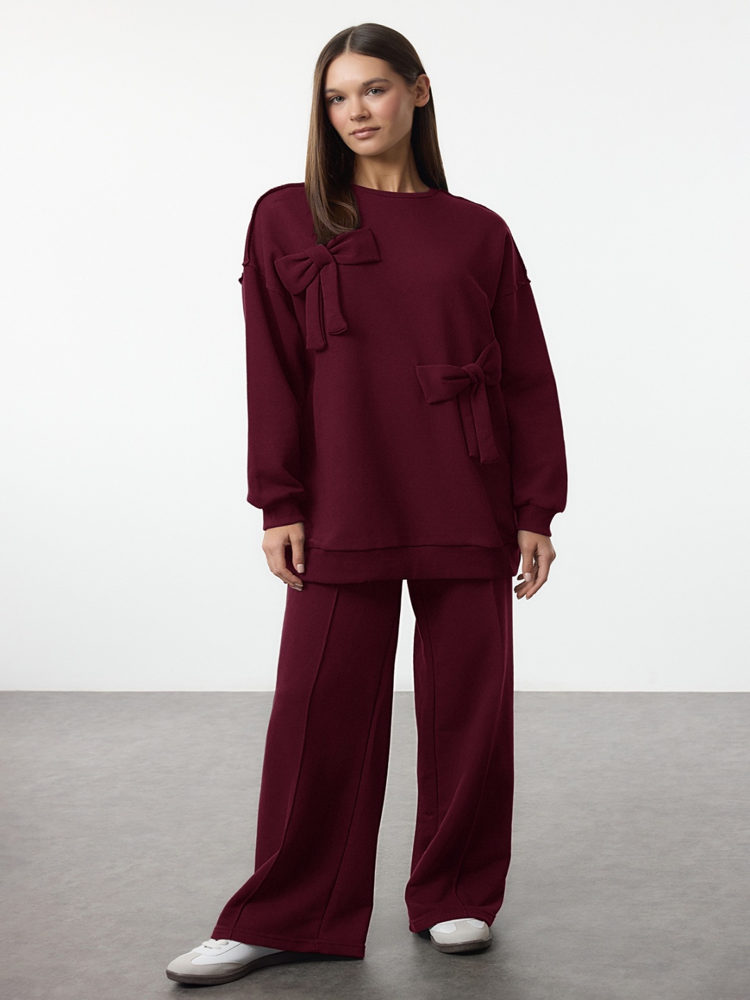 

Trendyol Round-Neck Sweatshirt And Trouser, Maroon