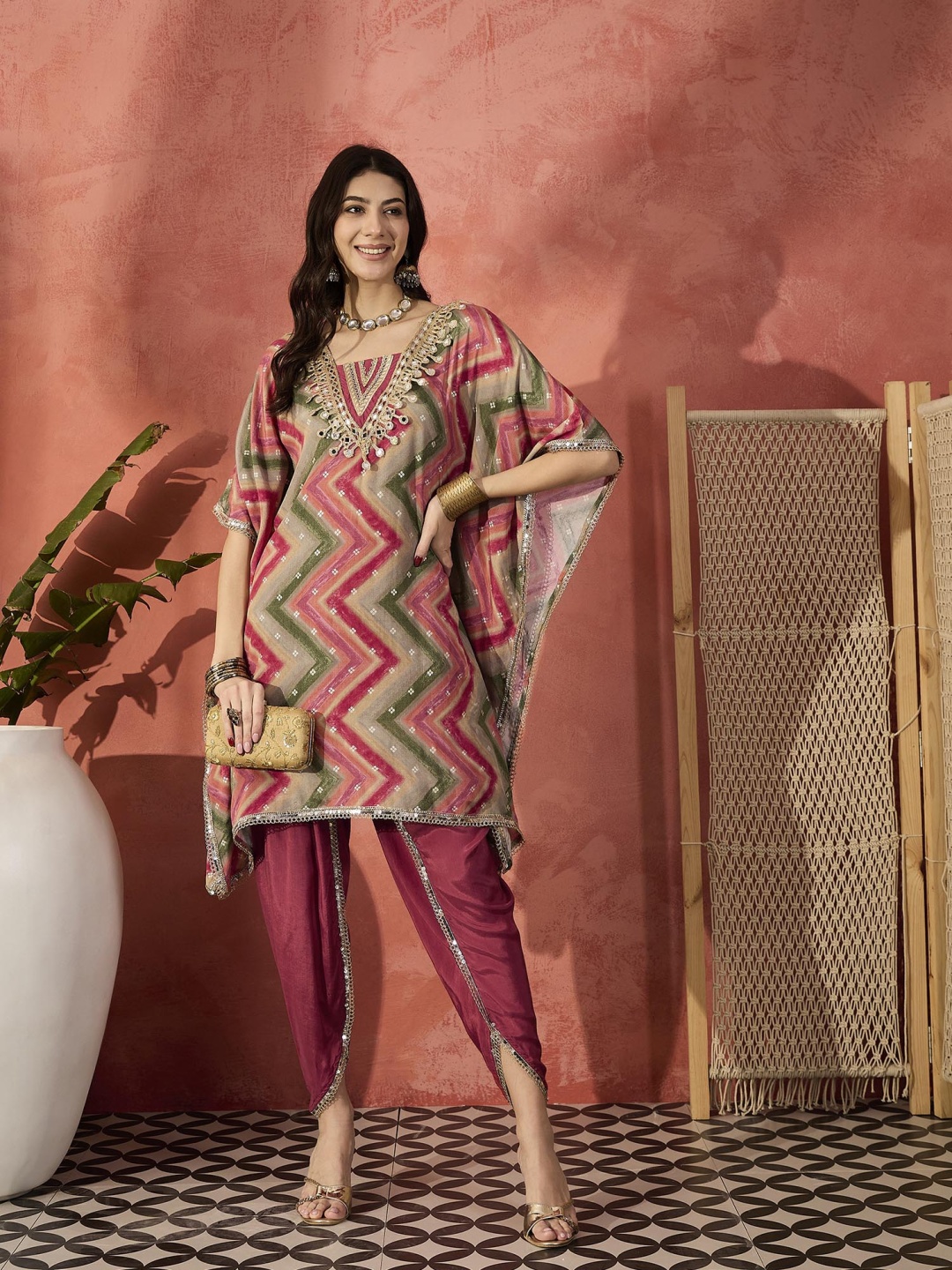 

Sangria Chevron Printed Mirror Work V-Neck Kaftan Kurta Set, Peach