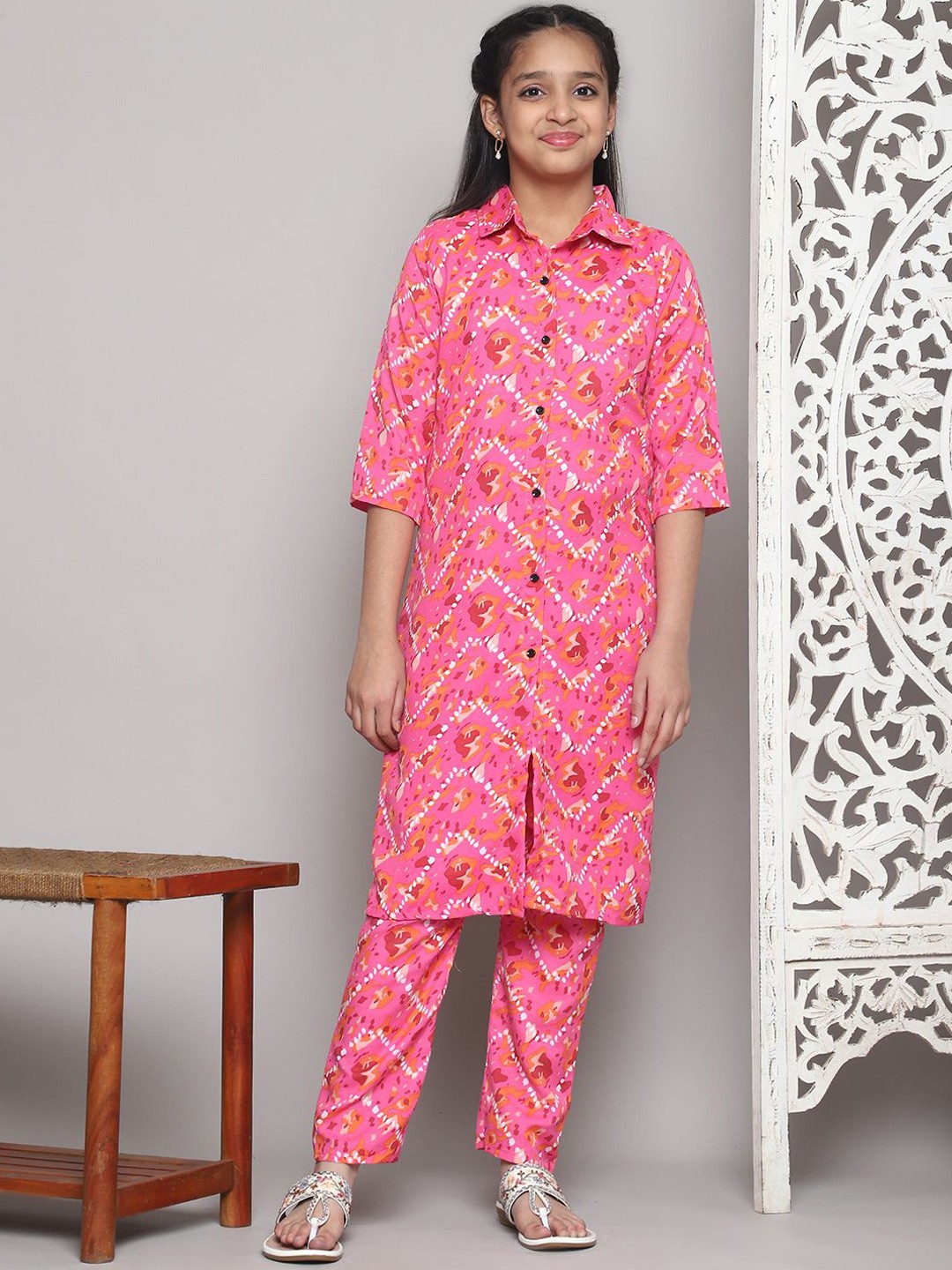 

Vetrokart Girls Printed Regular Kurta with Trousers, Red