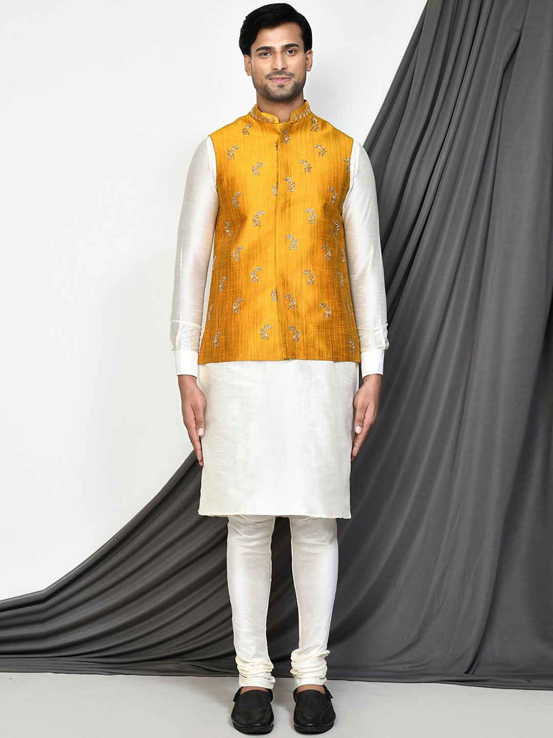 

Arihant Rai Sinha Men Regular Pure Silk Kurta with Trousers, Yellow