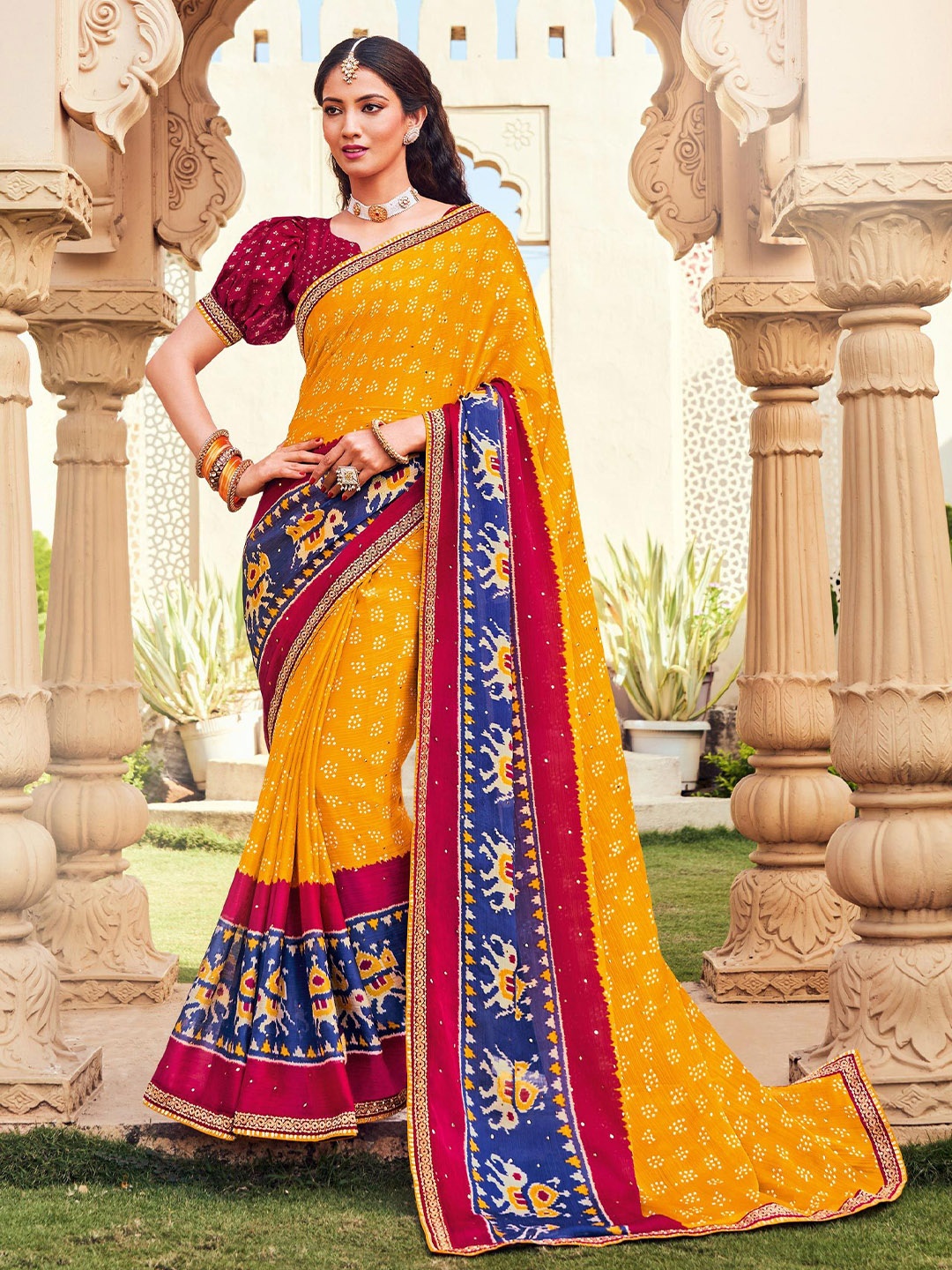 

Laxmipati Floral Printed Saree, Yellow