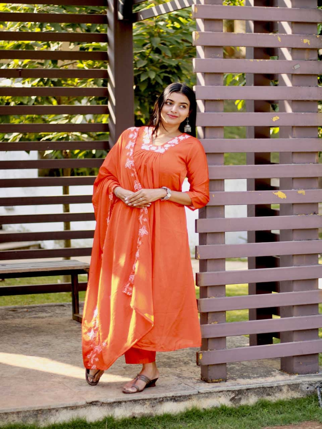 

zinzraa Women Regular Thread Work Chanderi Silk Kurta with Trousers & With Dupatta, Orange