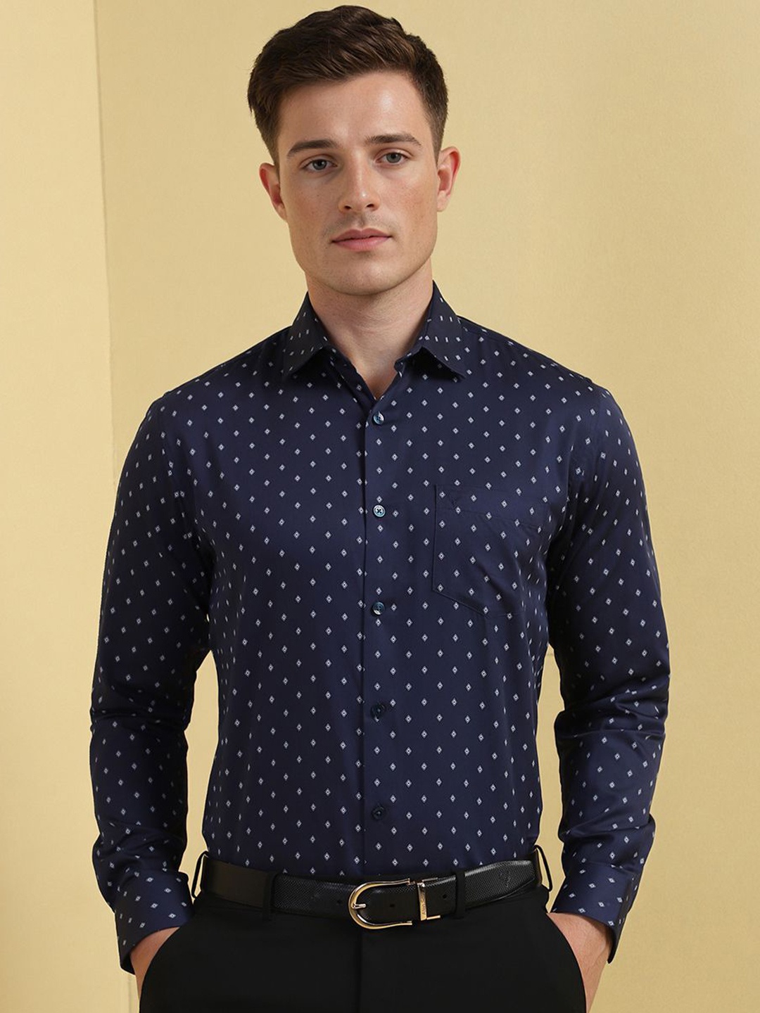 

Allen Solly Men Slim Fit Spread Collar Geometric Printed Cotton Casual Shirt, Navy blue