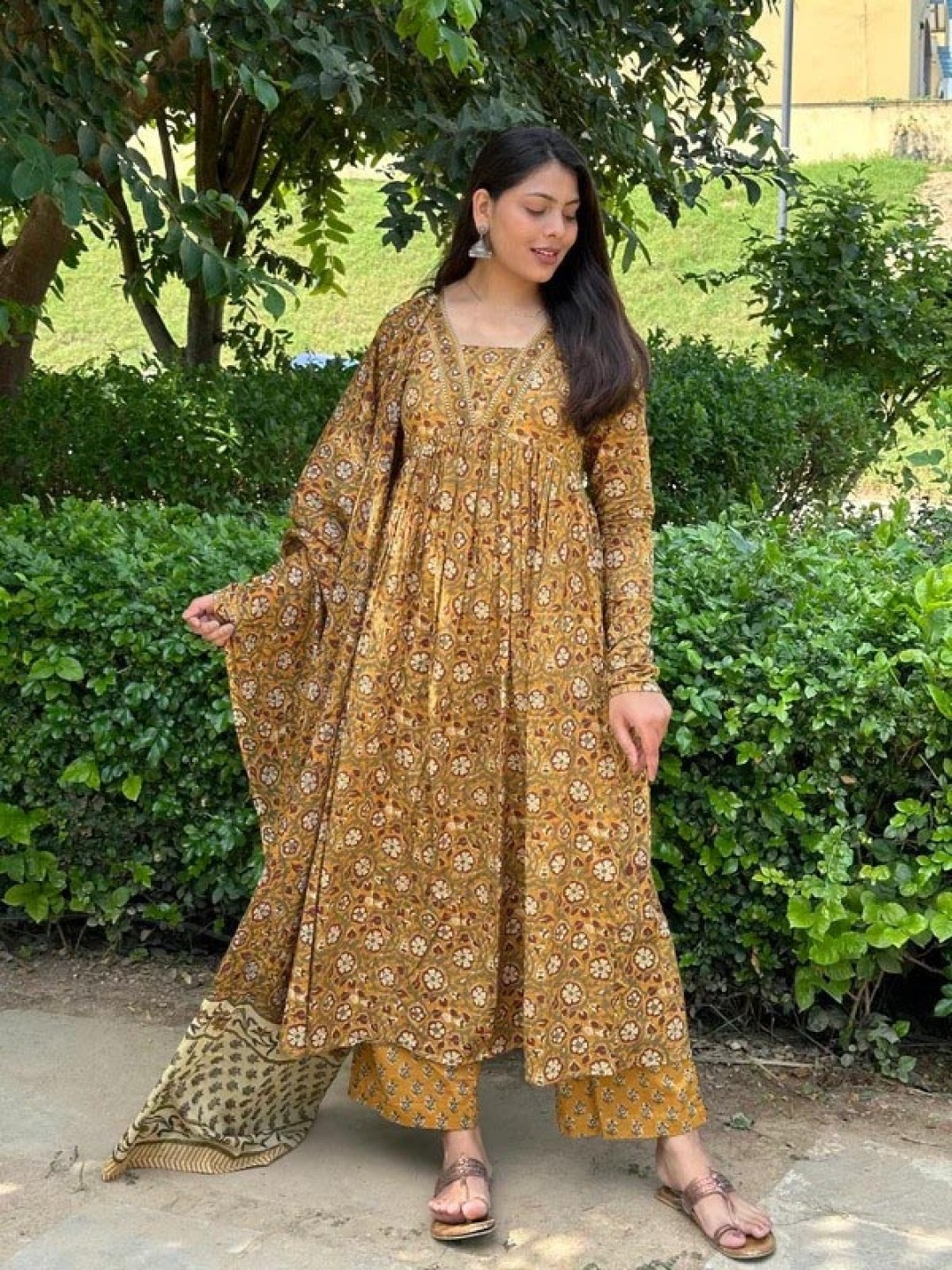 

JONAYA Women Floral Printed Regular Pure Cotton Kurta with Trousers & With Dupatta, Mustard