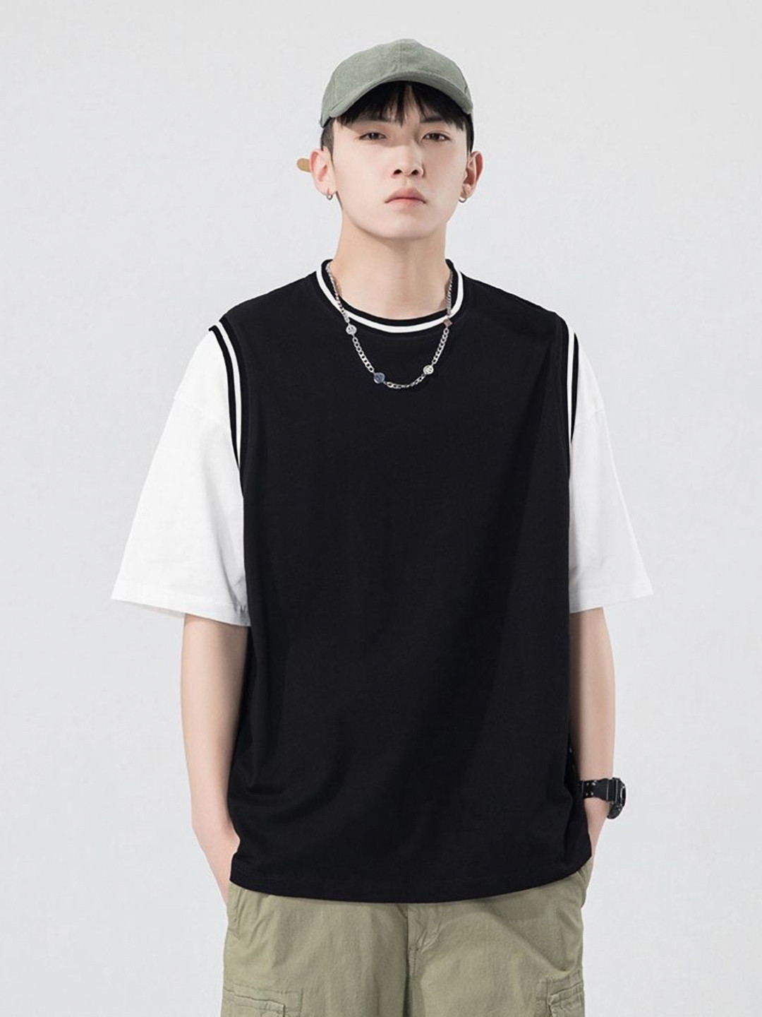 

StyleCast x Revolte Men Colourblocked Cotton Oversized T-shirt, Black