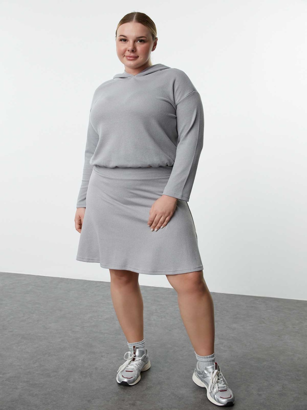 

Trendyol Plus Size Hooded Sweatshirt And Skirt, Grey