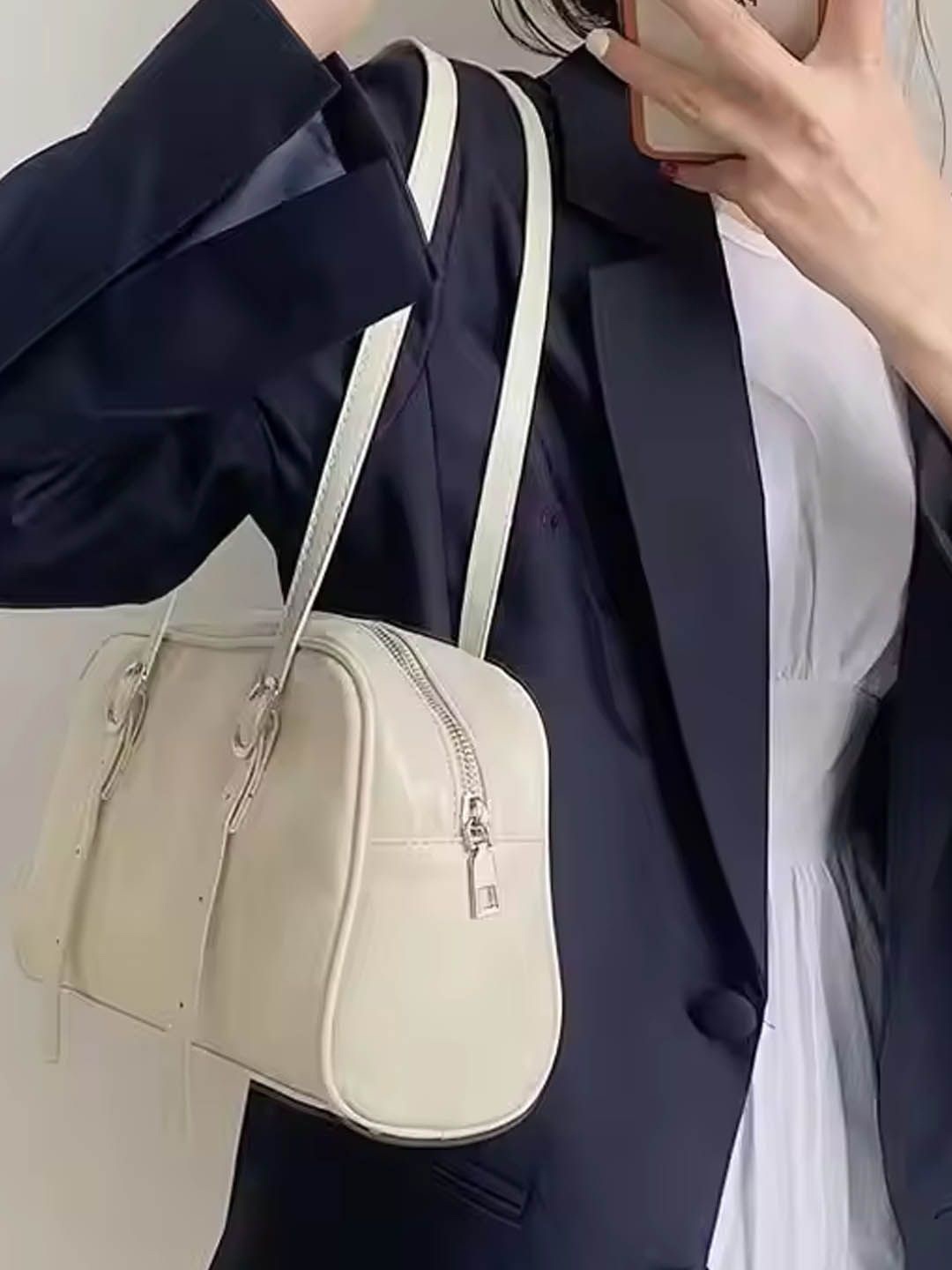 

StyleCast Colourblocked Bucket Hobo Bag with Applique, White