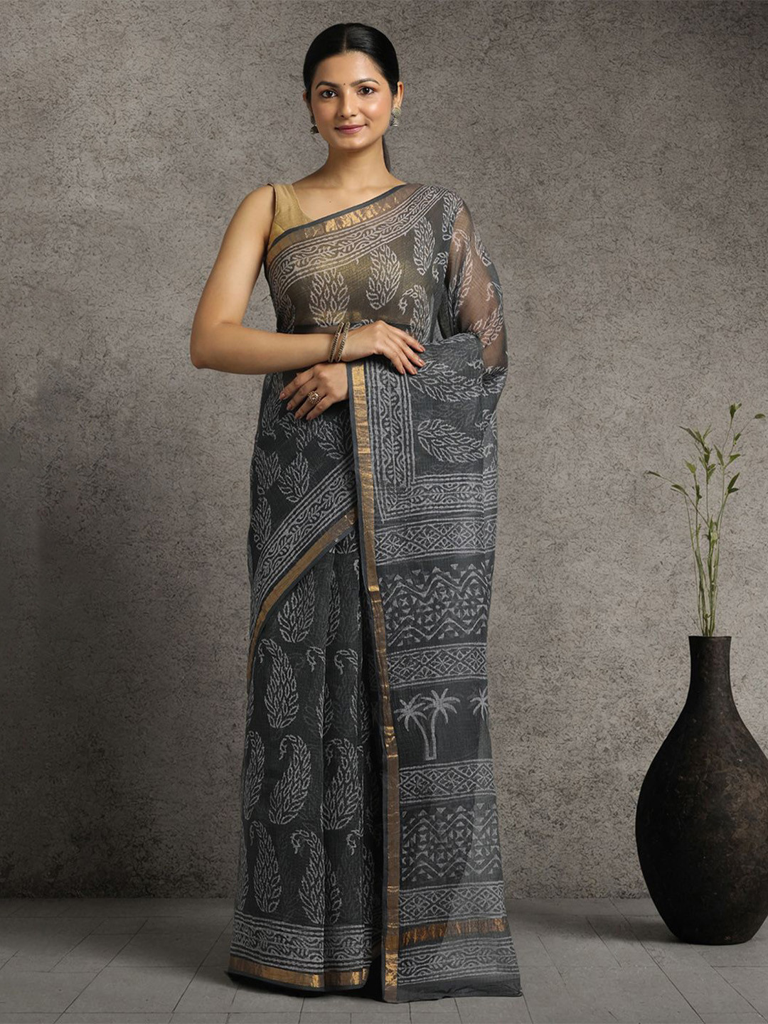 

Suha Bagh Printed Pure Cotton Kota Saree, Grey