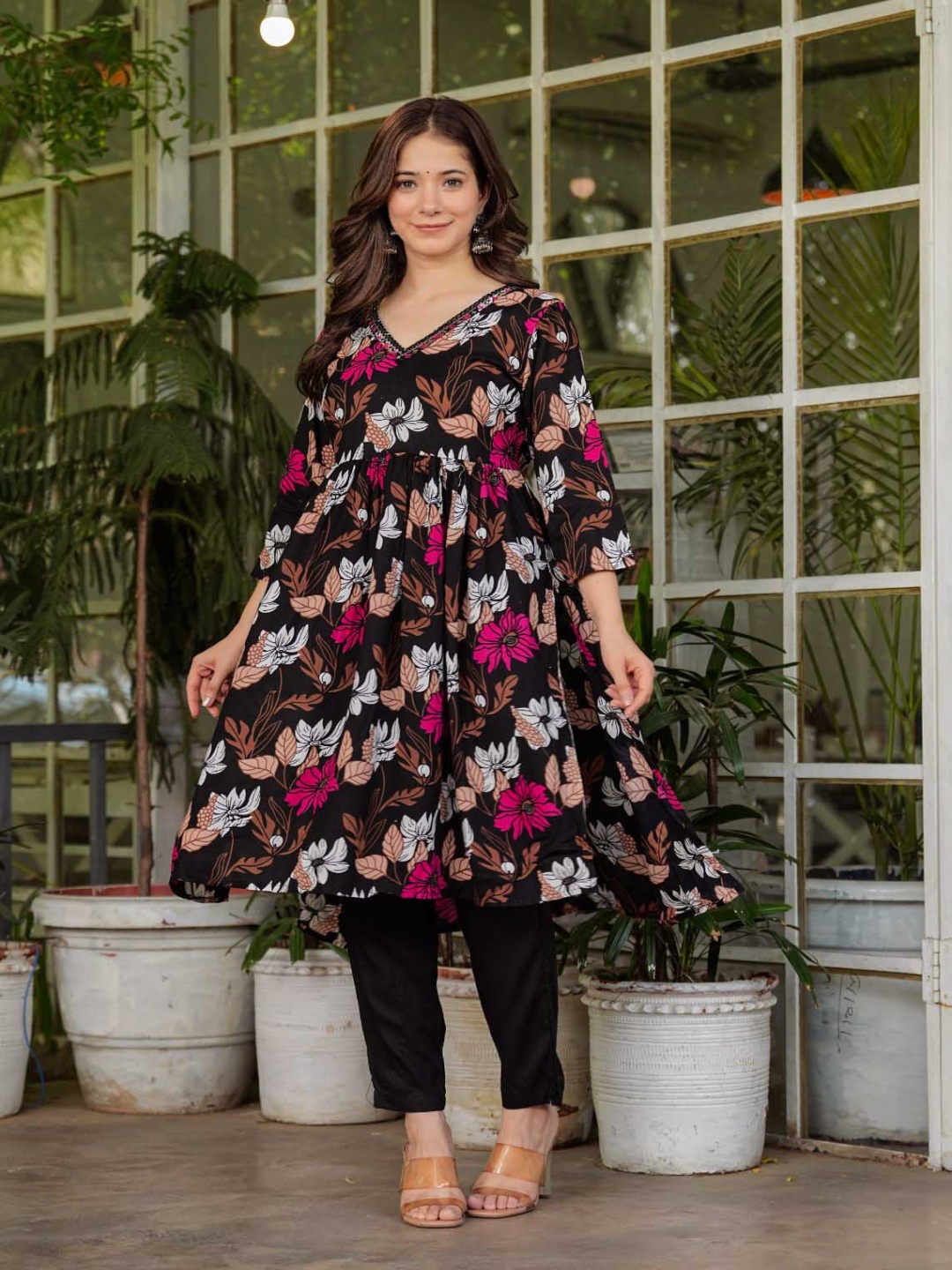 

ClothAura Women Floral Printed Regular Kurta with Trousers & With Dupatta, Black