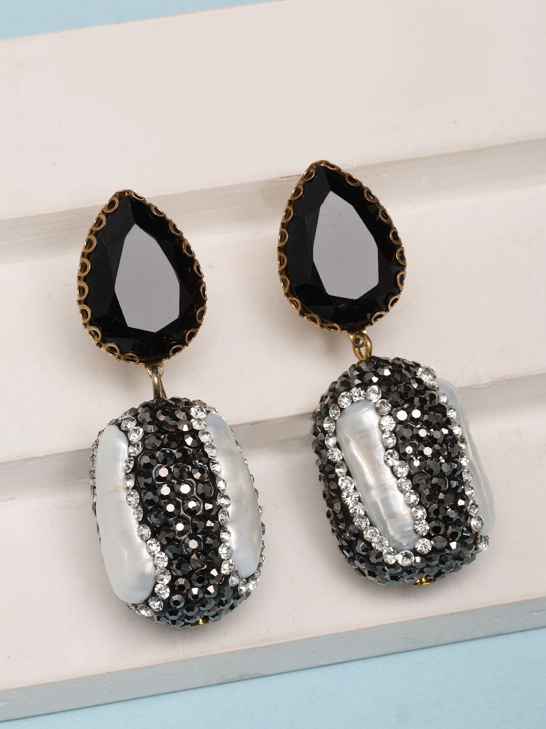 

VESTIDO MODAS Gold-Plated Rhinestone Studded Teardrop Shaped Drop Earrings