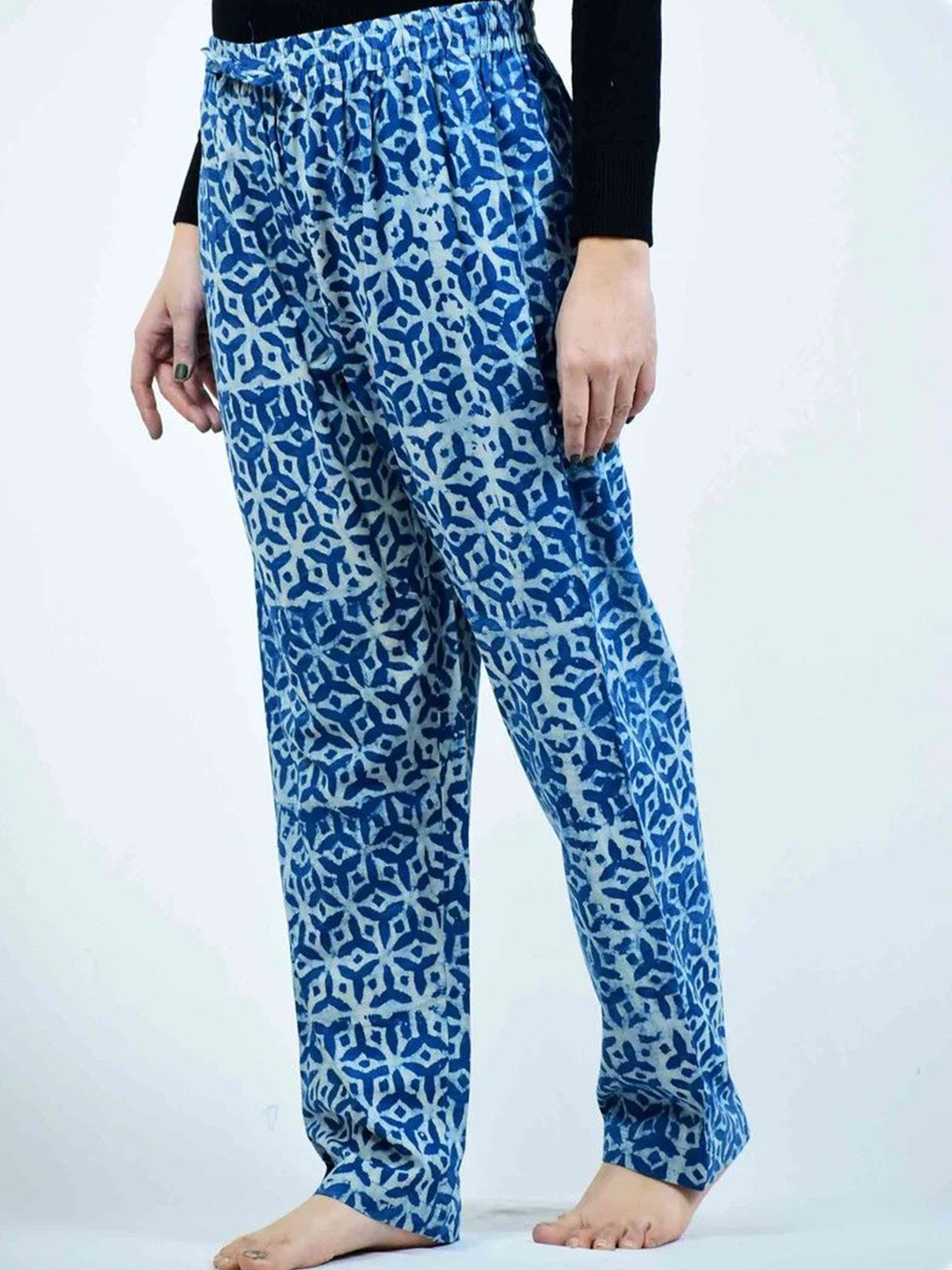 

Sundarii Women Block Printed Mid-Rise Lounge Pants, Blue