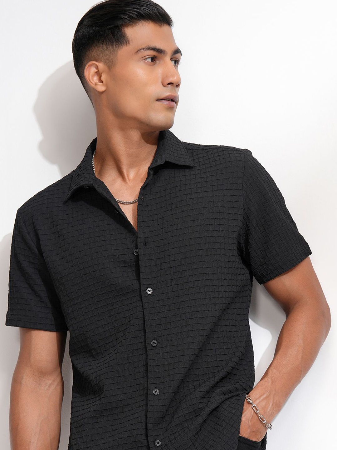 

HIGHLANDER Men Popcorn Textured Solid Casual Shirt, Black