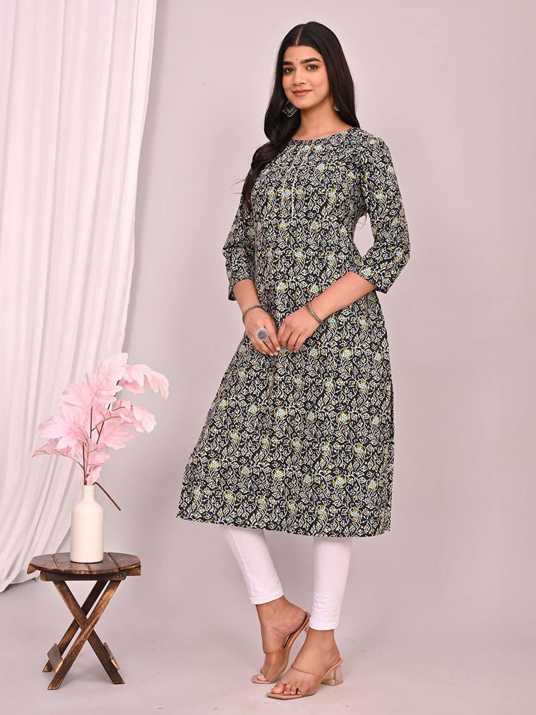 

FABRU Floral Printed Round Neck Pure Cotton Straight Kurta, Black