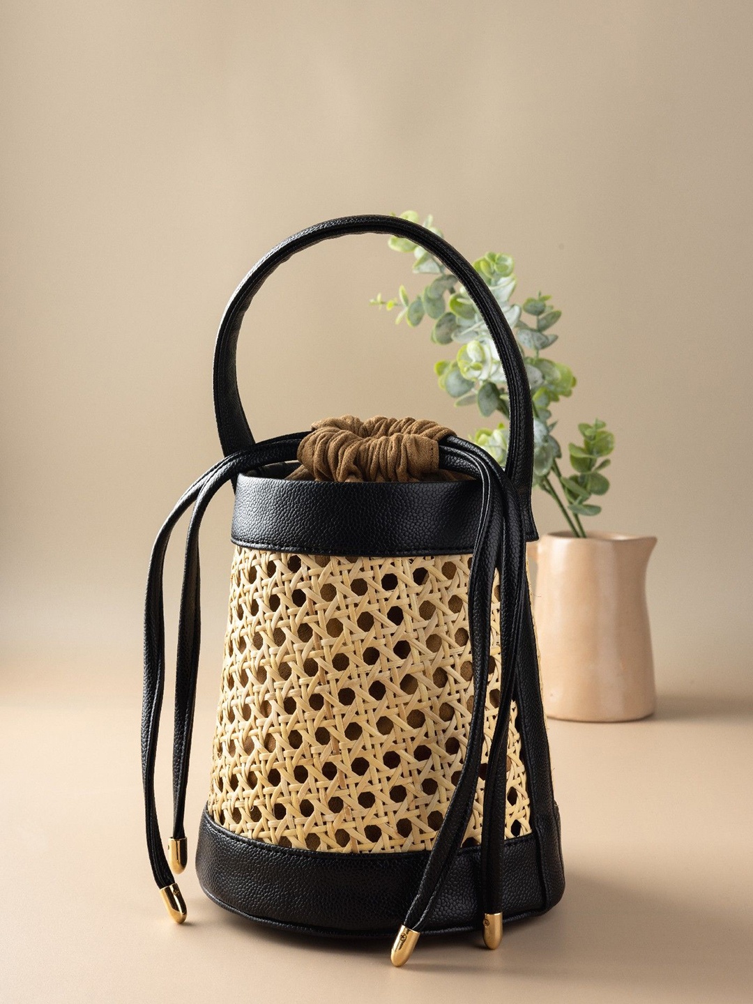 

Suave Bags Meadow Bag Synthetic Leather Bucket Handheld Bag, Black