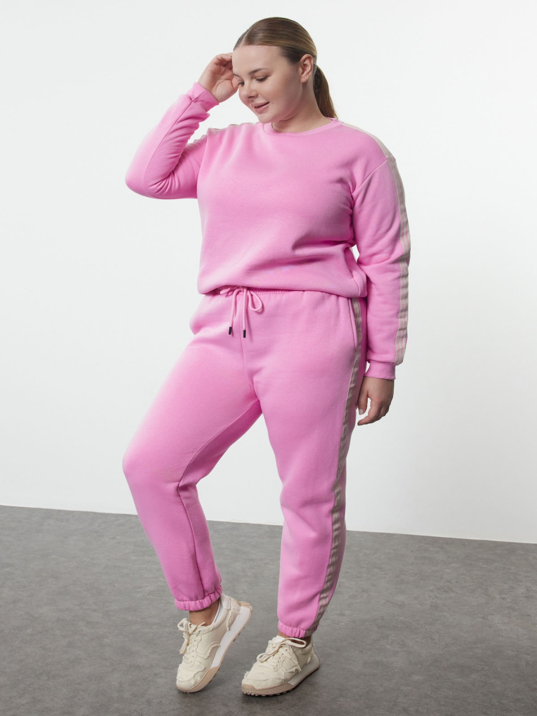 

Trendyol Plus Size Round Neck Sweatshirt With Joggers, Pink