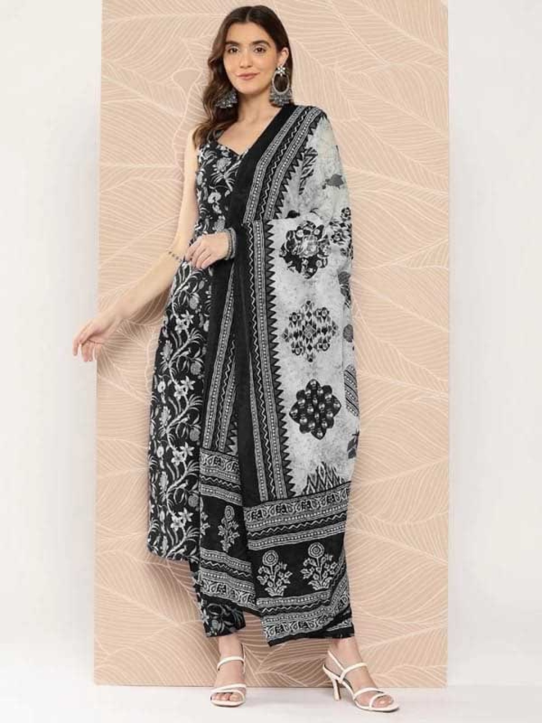 

GURRA Floral Printed V-Neck Straight Kurta With Trousers & Dupatta, Black