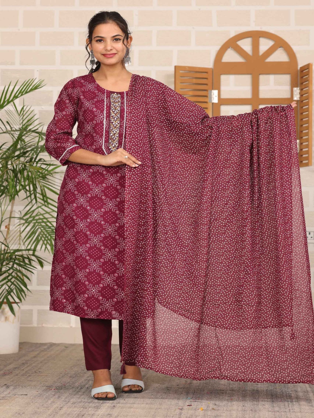 

KALINI Women Bandhani Regular Pure Cotton Kurta with Trousers & With Dupatta, Maroon