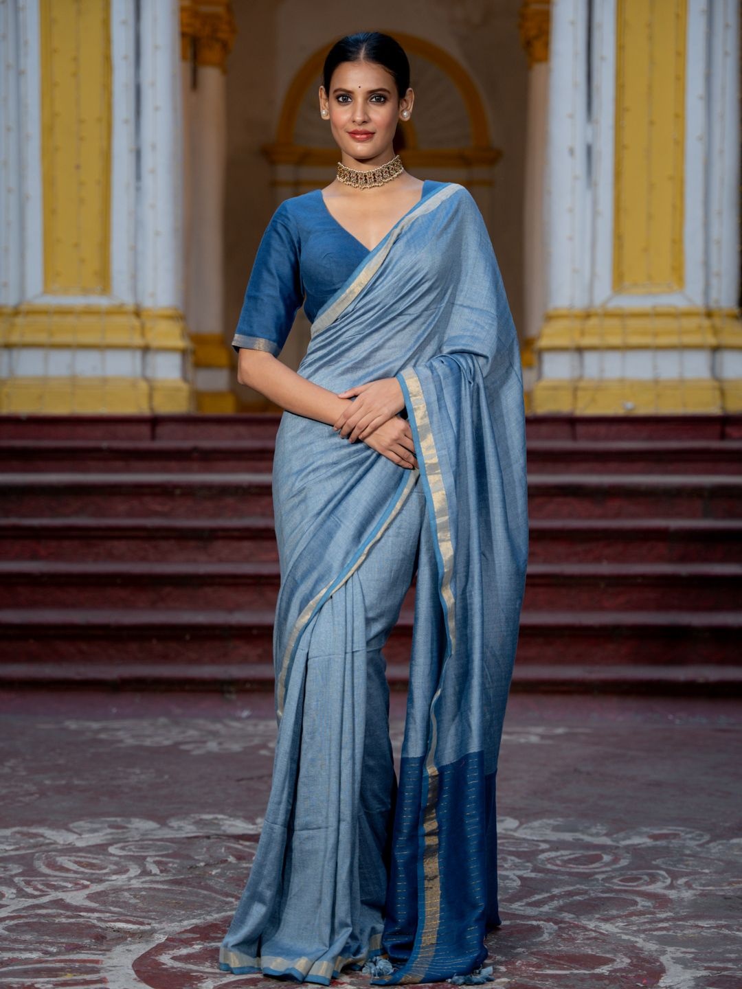 

Suta Solid Woven Design Zari Saree, Grey