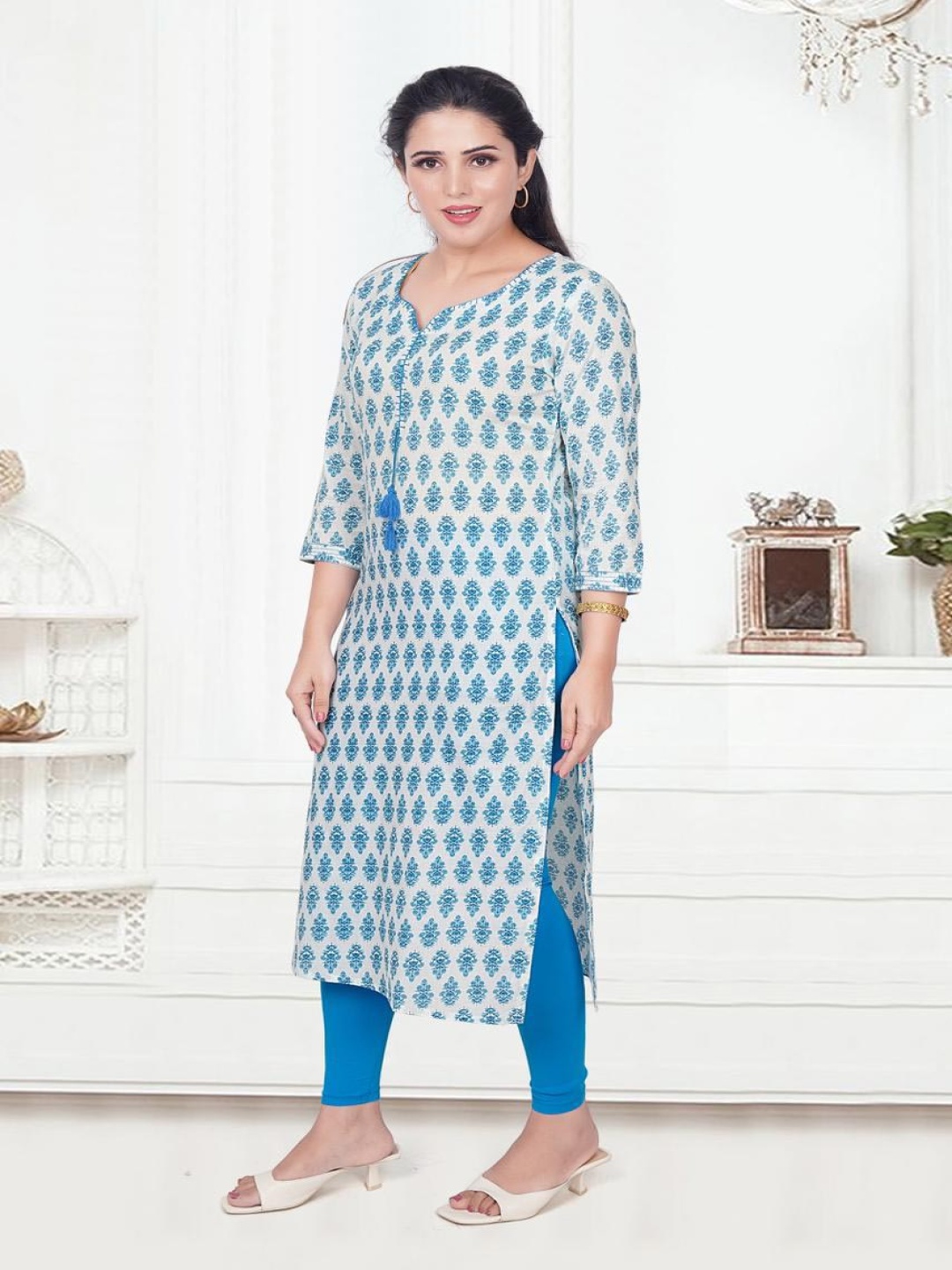 

KRITHA Floral Printed Sweetheart Neck Pure Cotton Straight Kurta, Blue