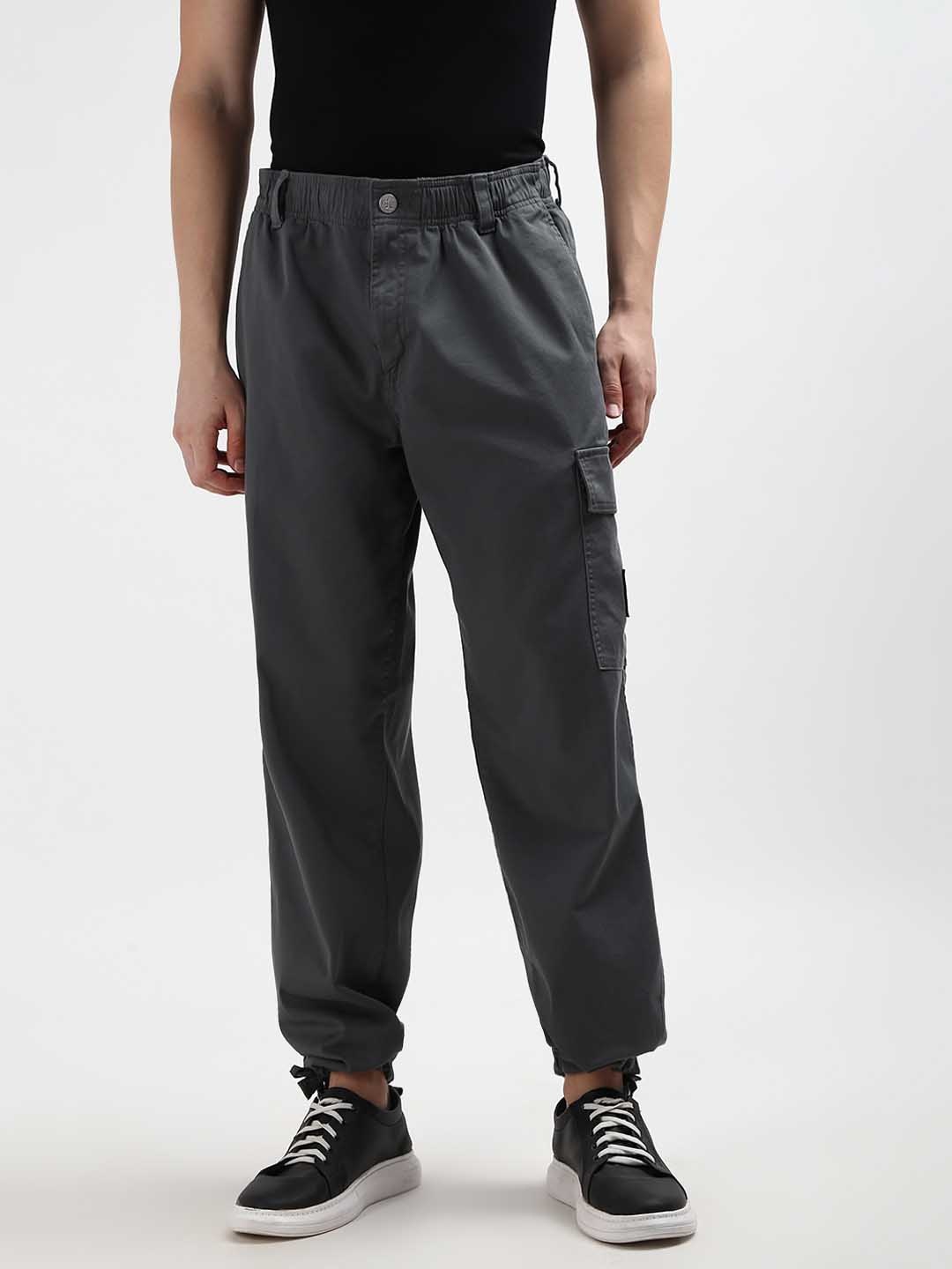 

Calvin Klein Jeans Men Straight Fit Cargos Trousers, Grey