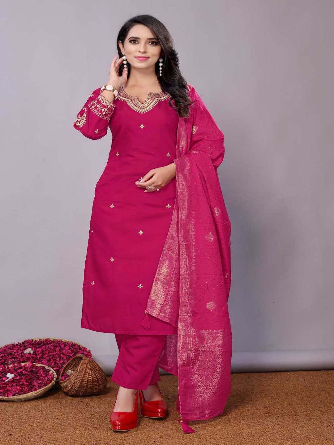 

Growdamy Women Floral Embroidered Regular Beads and Stones Chanderi Silk Kurta with Trousers & With Dupatta, Pink