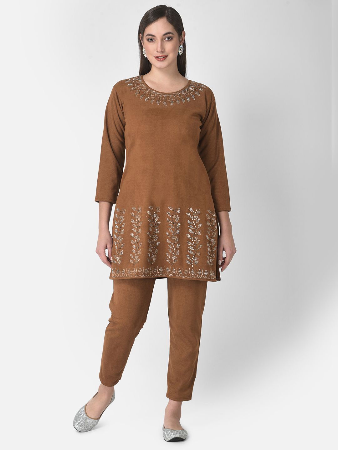 

FNOCKS Embellished Round Neck Velvet Tunic With Trousers, Beige