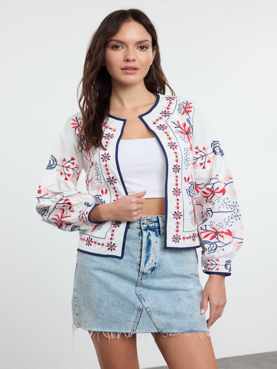 

Trendyol Women Collarless Floral Printed Casual Tailored Jacket, White