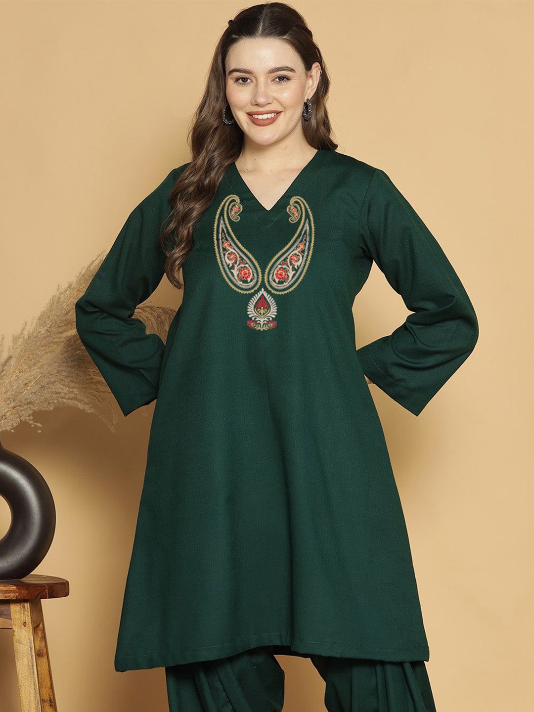 

LetsDressUp Paisley Printed Acrylic V Neck A-Line Kurta, Green