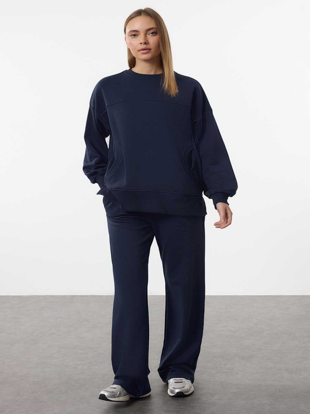 

Trendyol Round Neck Sweatshirt And Trouser, Navy blue