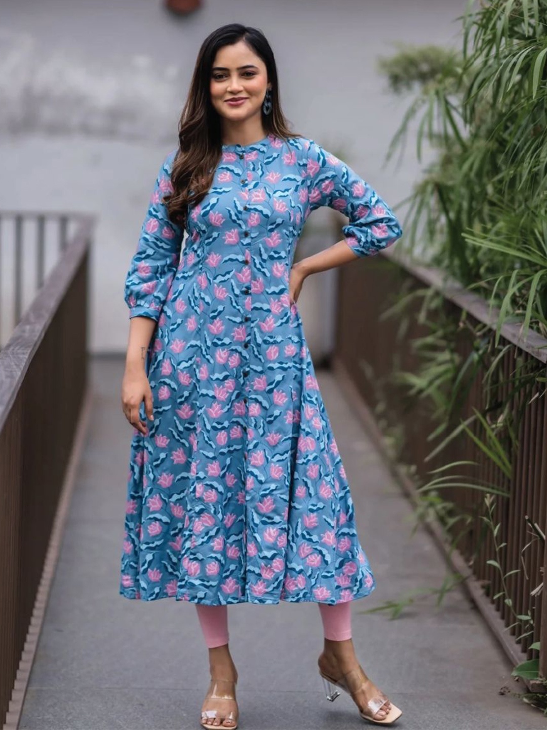 

HAY Women Floral Printed Mandarin Collar Neck Ethnic A-Line Kurta, Blue