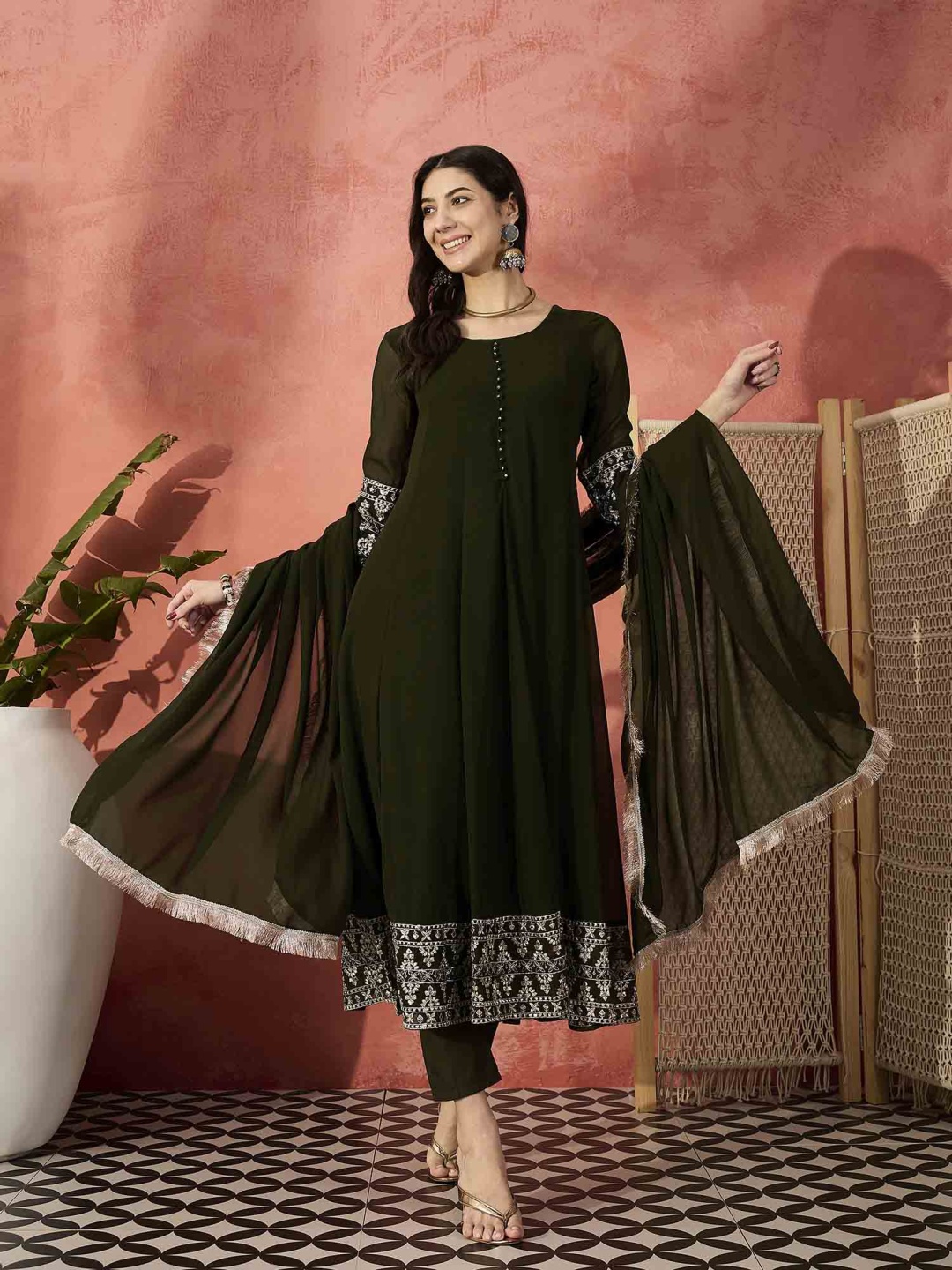 

Ramas Floral Embroidered Sequinned Anarkali Kurta With Trousers & Dupatta, Green