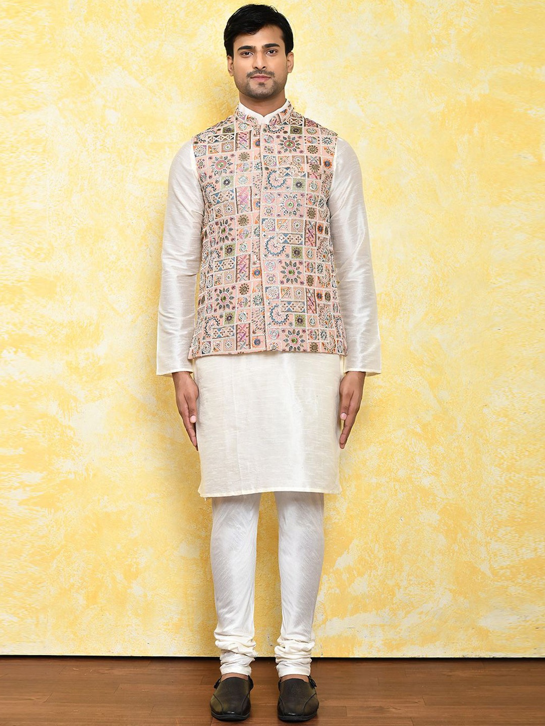 

Arihant Rai Sinha Men Ethnic Motifs Embroidered Regular Kurta with Trousers, Cream