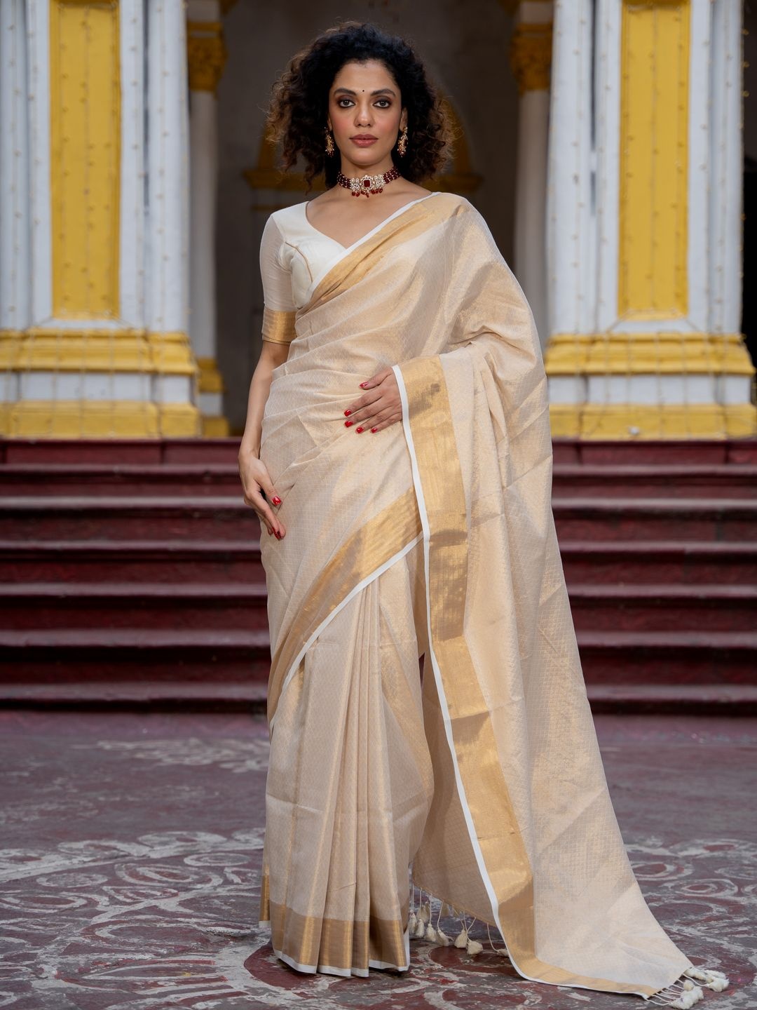 

Suta Off White Color Pure Cotton Zari Saree