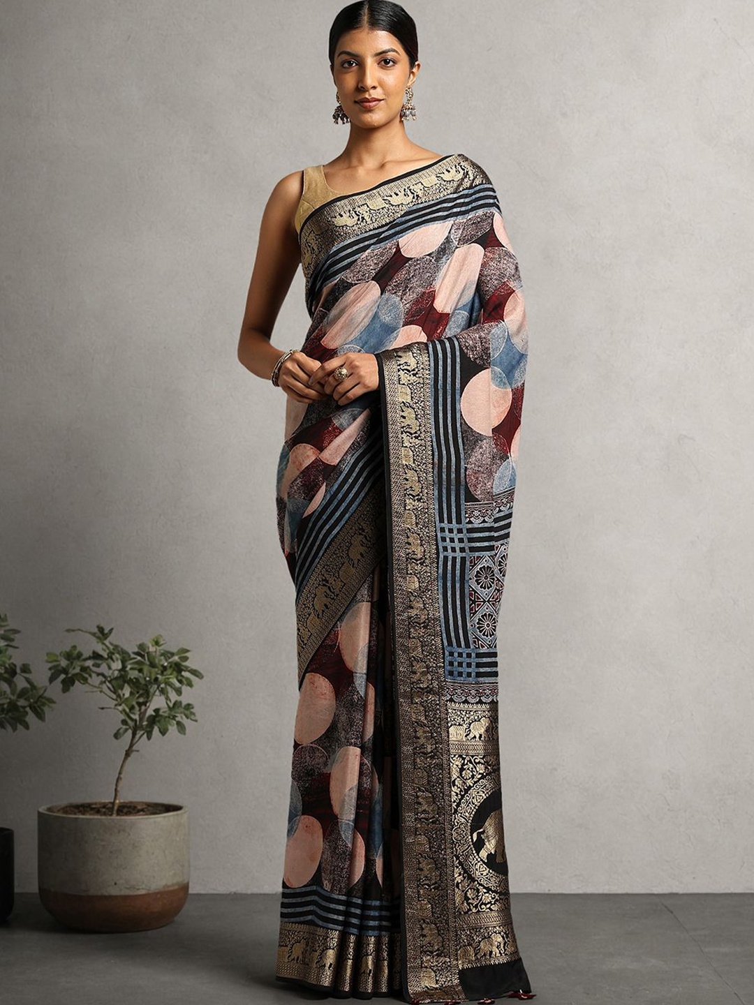 

Suha Printed Zari Block Print Saree, Black