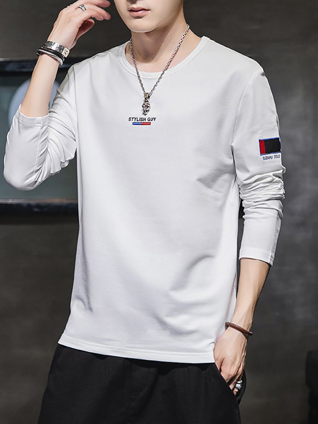 

StyleCast x Revolte Men Typography Printed Embroidered Long Sleeves T-shirt, White