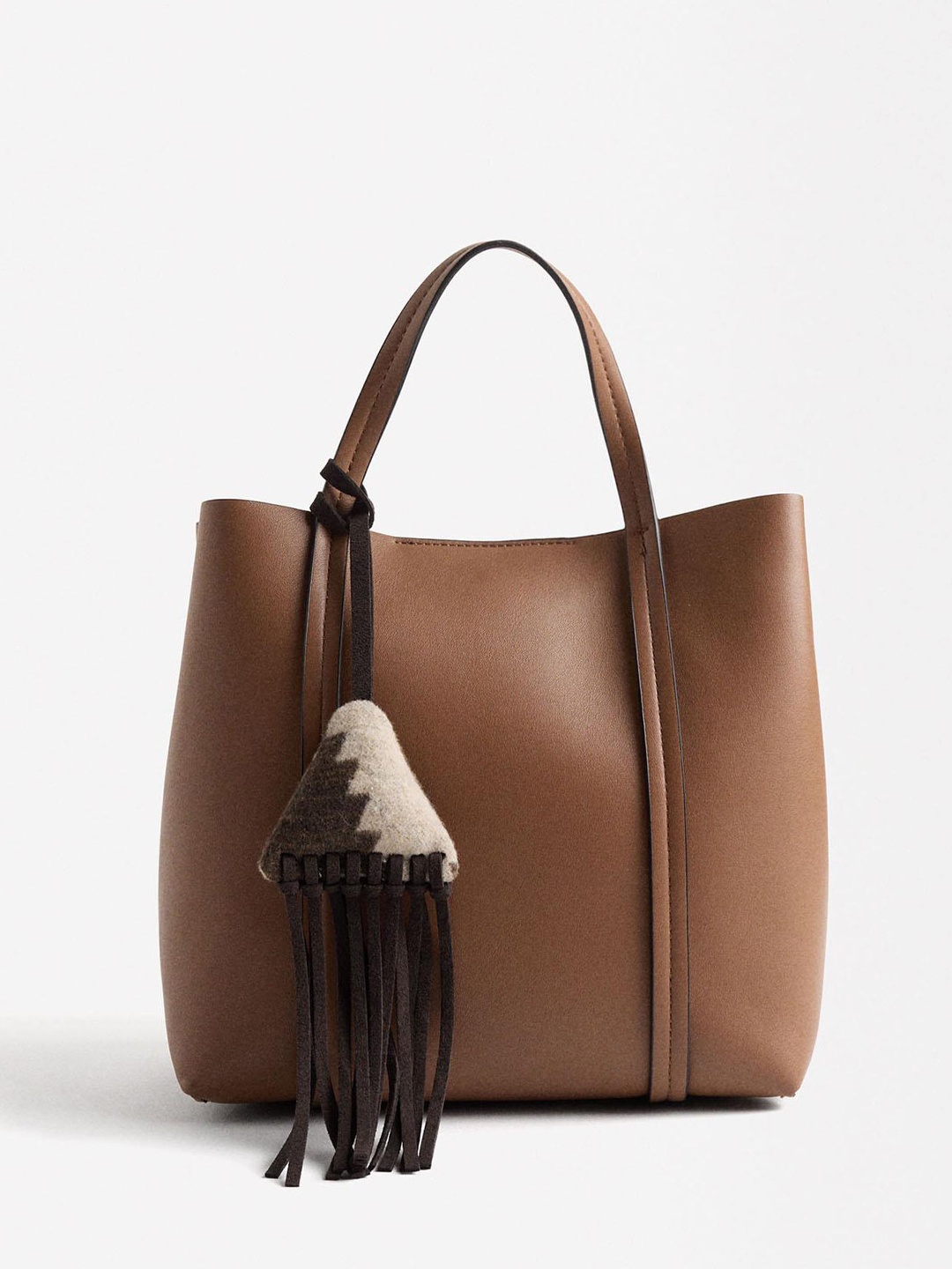 

PARFOIS Structured Handheld Bag with Tassel, Camel brown