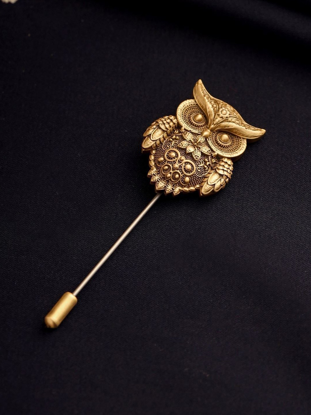 

COSA NOSTRAA Wise Charm Owl Shaped Lapel Pin, Gold