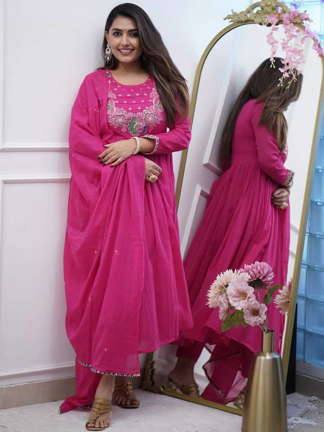 

BLACK SCISSOR Women Floral Embroidered Regular Thread Work Kurta with Trousers & With Dupatta, Pink
