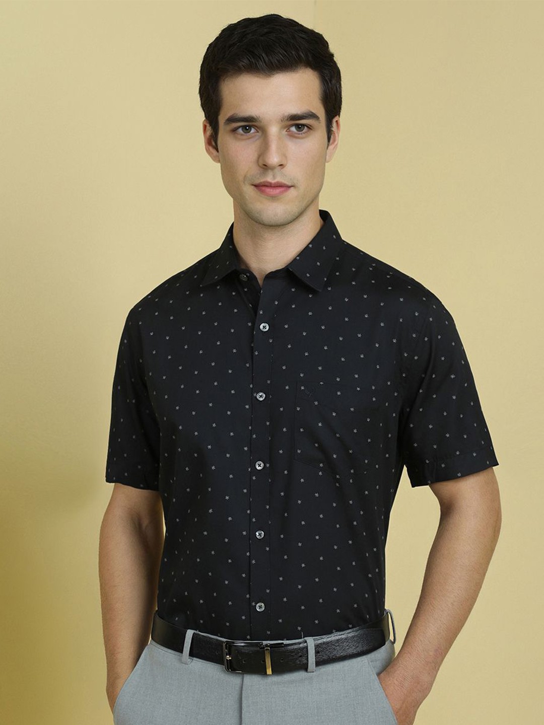 

Allen Solly Men Slim Fit Spread Collar Micro Ditsy Printed Cotton Formal Shirt, Black