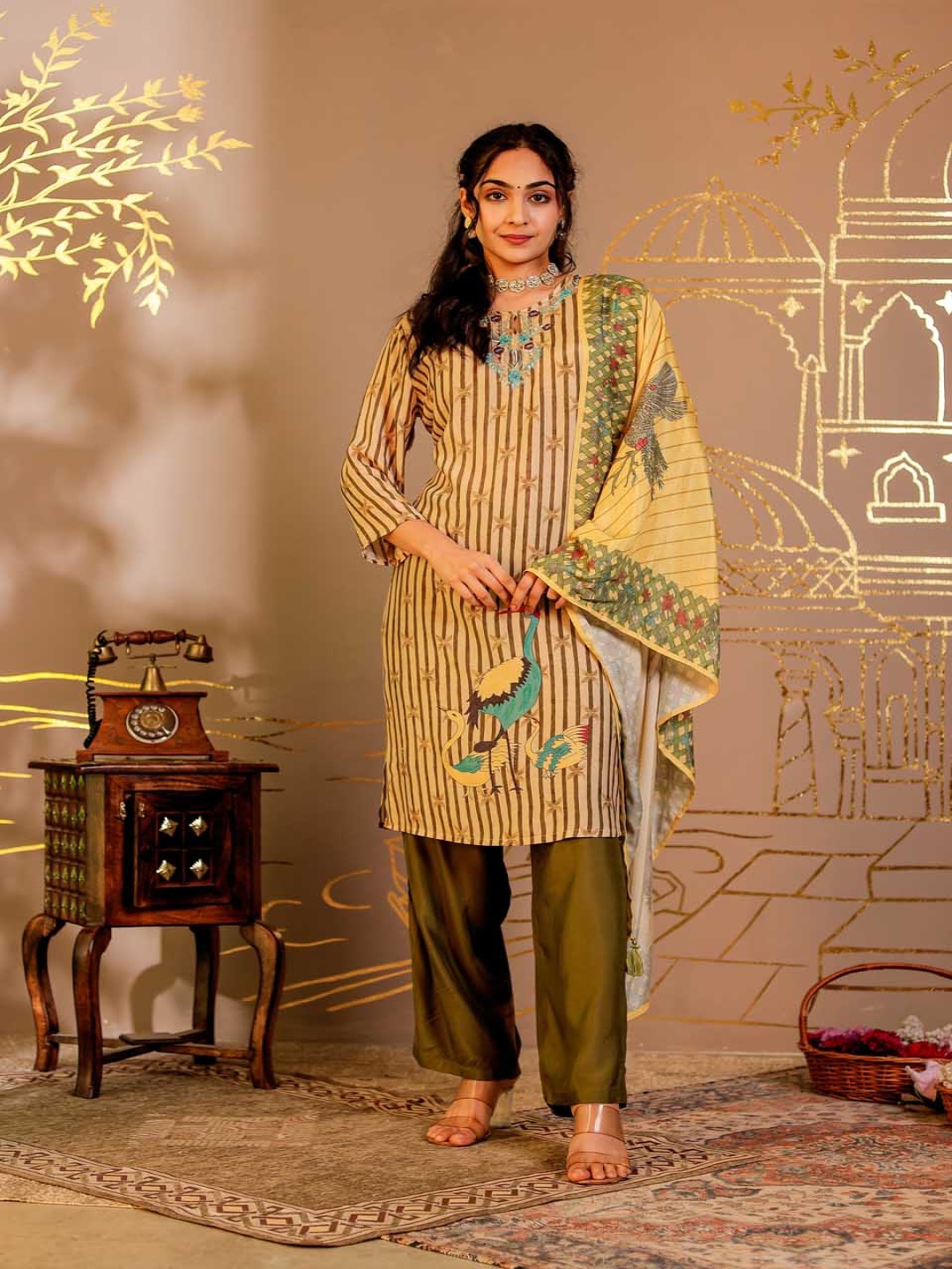 

VASVI Women Printed Regular Beads and Stones Kurta with Trousers & With Dupatta, Green