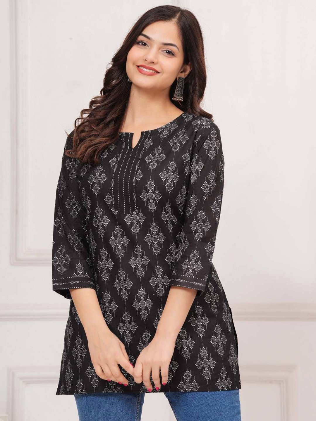 

WESTERN COTTON Geometric Printed Pure Cotton Kurti, Black